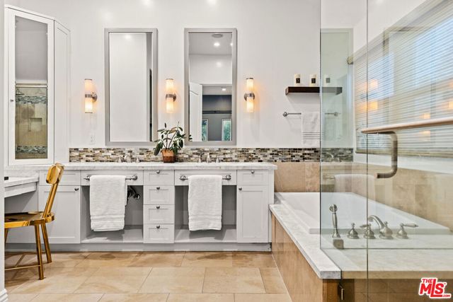 725 Oxford Avenue, Los Angeles, CA 90292