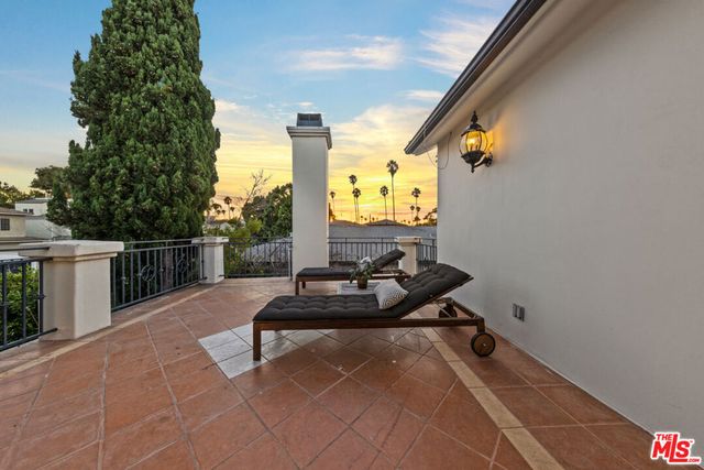 725 Oxford Avenue, Los Angeles, CA 90292