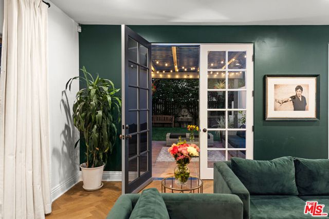 725 Oxford Avenue, Los Angeles, CA 90292