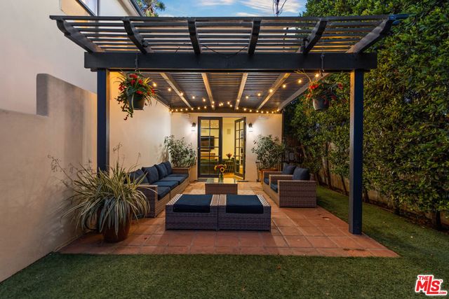 725 Oxford Avenue, Los Angeles, CA 90292