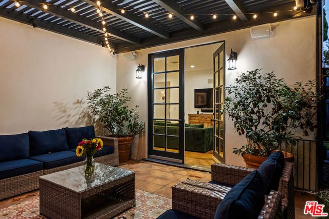 725 Oxford Avenue, Los Angeles, CA 90292