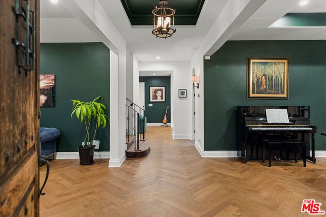 725 Oxford Avenue, Los Angeles, CA 90292