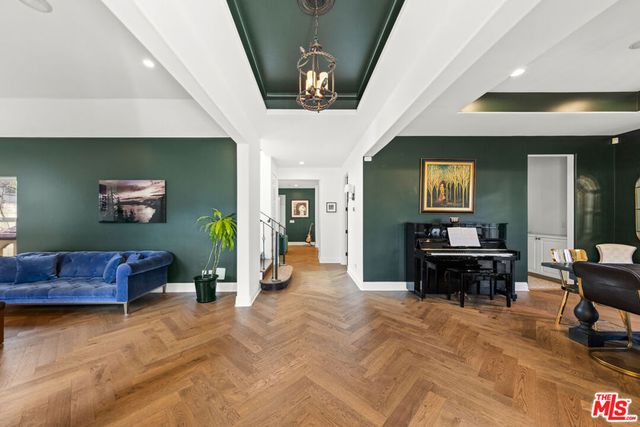 725 Oxford Avenue, Los Angeles, CA 90292