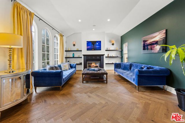 725 Oxford Avenue, Los Angeles, CA 90292