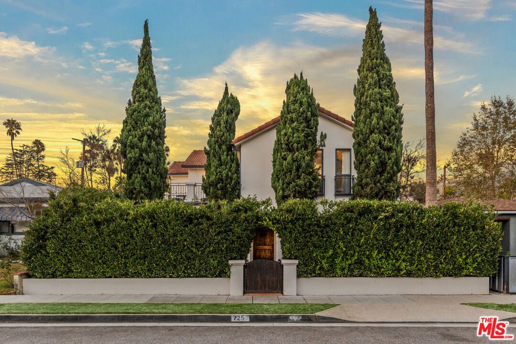 725 Oxford Avenue, Los Angeles, CA 90292
