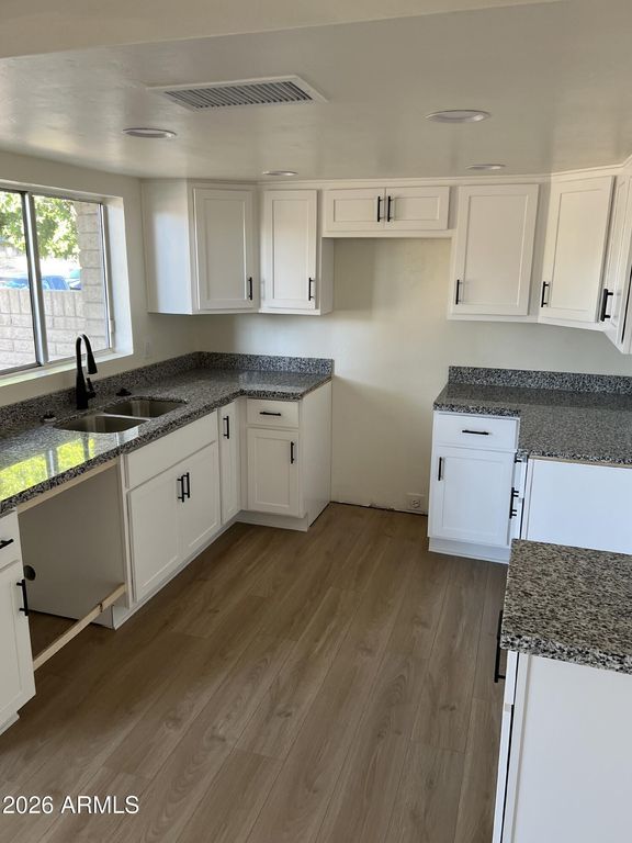 10 W CONCORDA Drive 104, Tempe, AZ 85282