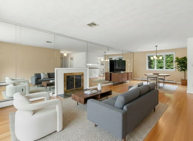 25 Countryside Ln, Marblehead, MA 01945