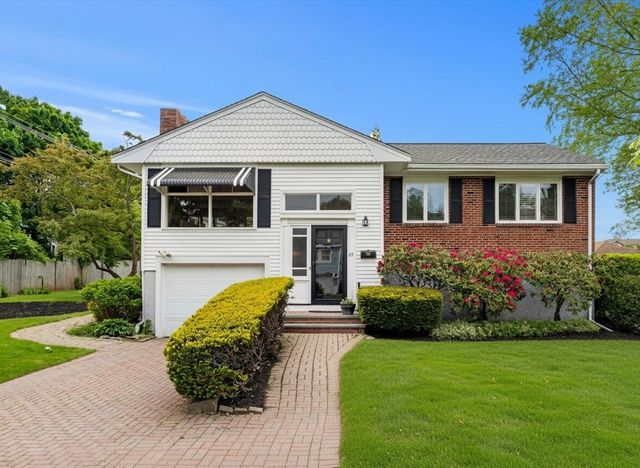 25 Countryside Ln, Marblehead, MA 01945