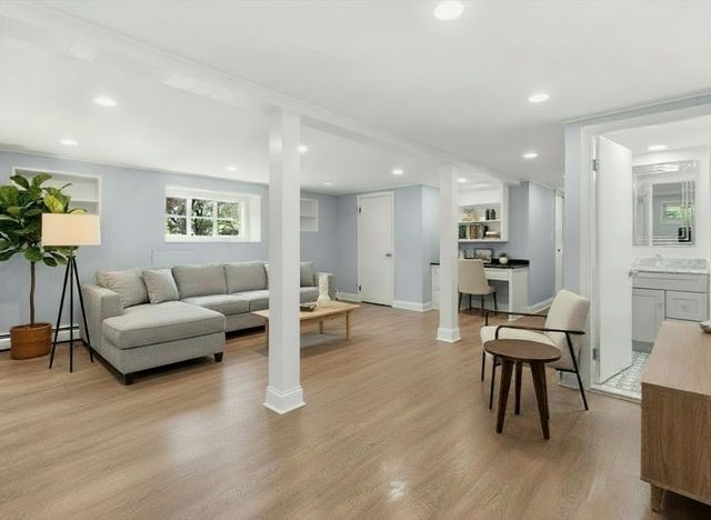 25 Countryside Ln, Marblehead, MA 01945