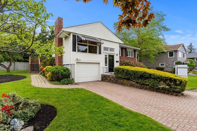 25 Countryside Ln, Marblehead, MA 01945
