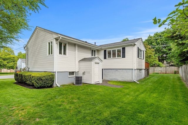 25 Countryside Ln, Marblehead, MA 01945