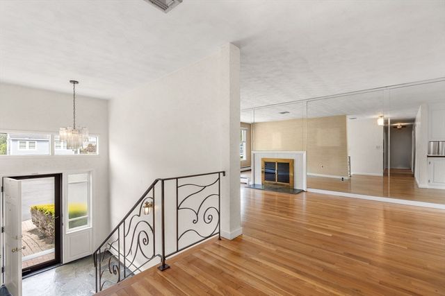 25 Countryside Ln, Marblehead, MA 01945