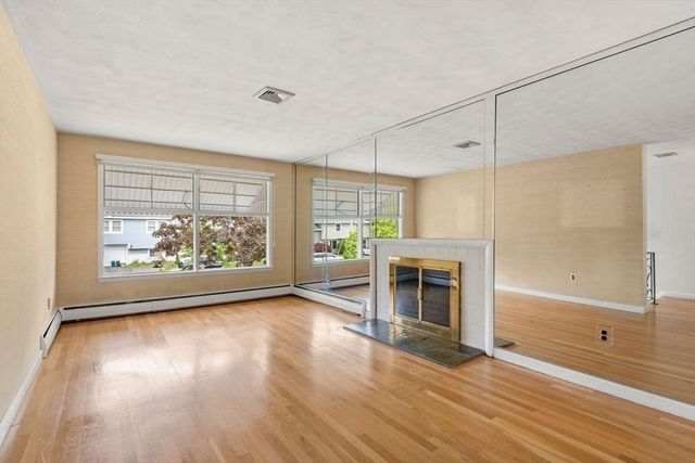 25 Countryside Ln, Marblehead, MA 01945