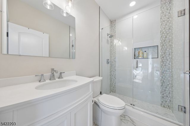 35 Lee Rd, Livingston Twp., NJ 07039