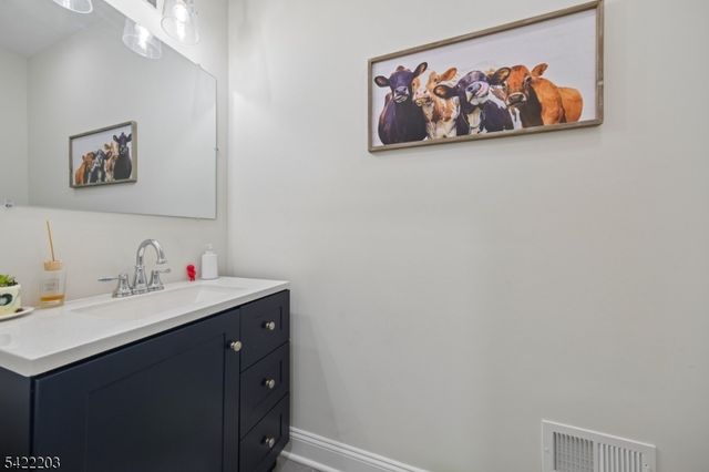 35 Lee Rd, Livingston Twp., NJ 07039