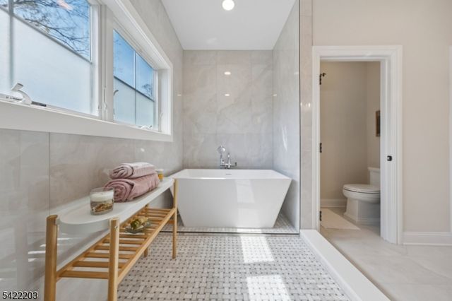 35 Lee Rd, Livingston Twp., NJ 07039