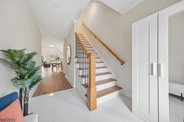 35 Lee Rd, Livingston Twp., NJ 07039