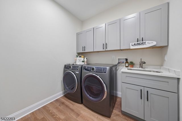 35 Lee Rd, Livingston Twp., NJ 07039