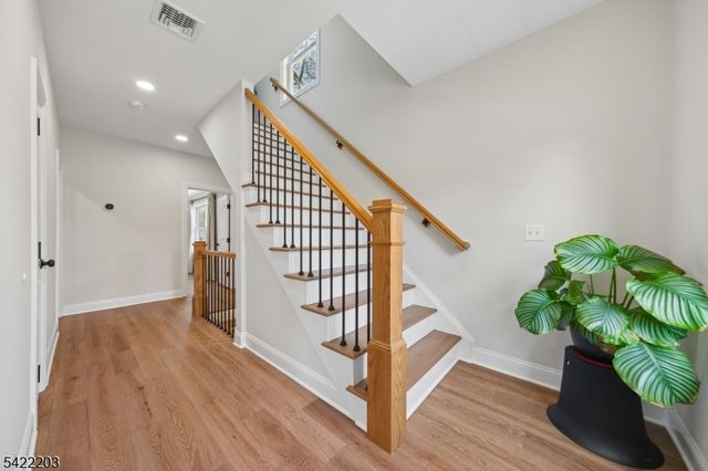 35 Lee Rd, Livingston Twp., NJ 07039