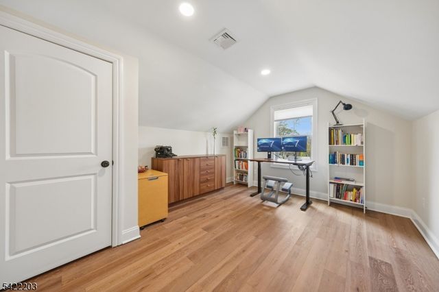 35 Lee Rd, Livingston Twp., NJ 07039