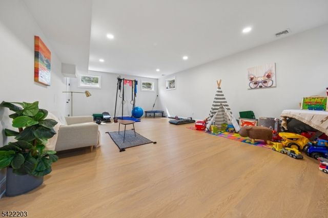 35 Lee Rd, Livingston Twp., NJ 07039