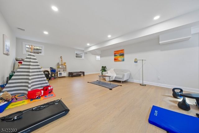 35 Lee Rd, Livingston Twp., NJ 07039