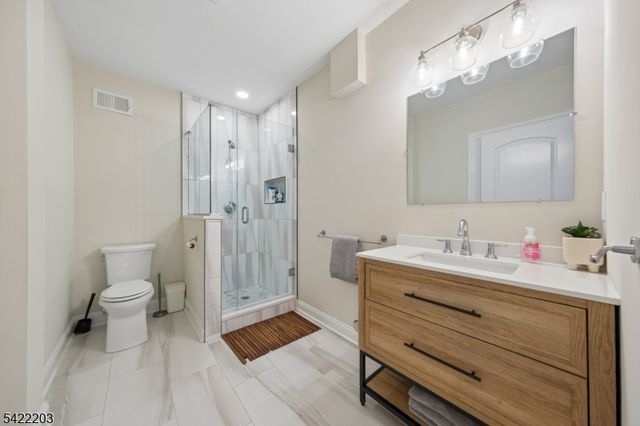 35 Lee Rd, Livingston Twp., NJ 07039