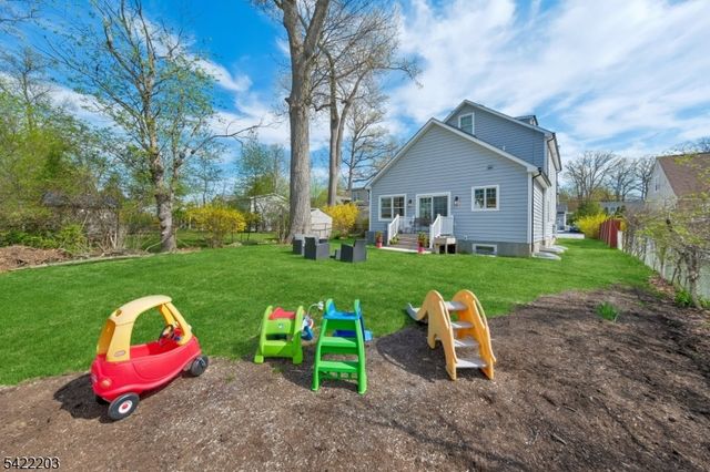 35 Lee Rd, Livingston Twp., NJ 07039