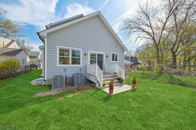 35 Lee Rd, Livingston Twp., NJ 07039