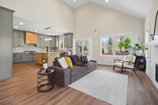 35 Lee Rd, Livingston Twp., NJ 07039