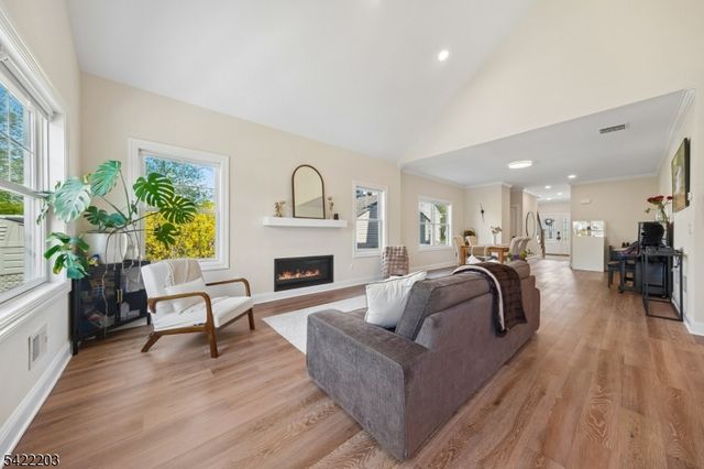 35 Lee Rd, Livingston Twp., NJ 07039