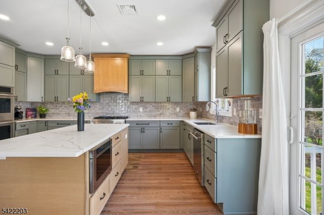 35 Lee Rd, Livingston Twp., NJ 07039