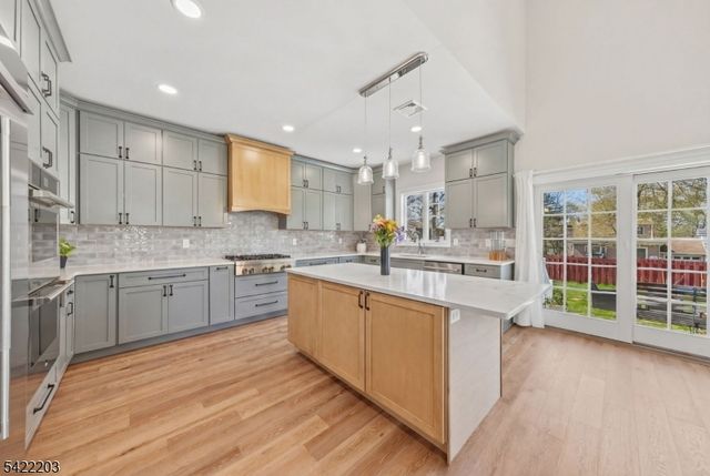 35 Lee Rd, Livingston Twp., NJ 07039