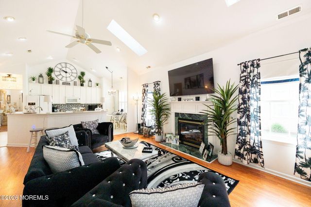 3 Gascony Circle, Manchester, NJ 08759