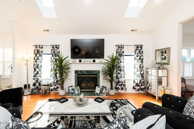 3 Gascony Circle, Manchester, NJ 08759