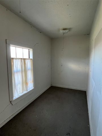 210 Colorado W, Millsap, TX 76066