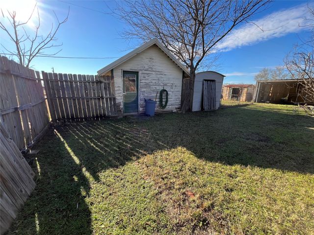 210 Colorado W, Millsap, TX 76066