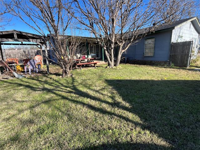 210 Colorado W, Millsap, TX 76066