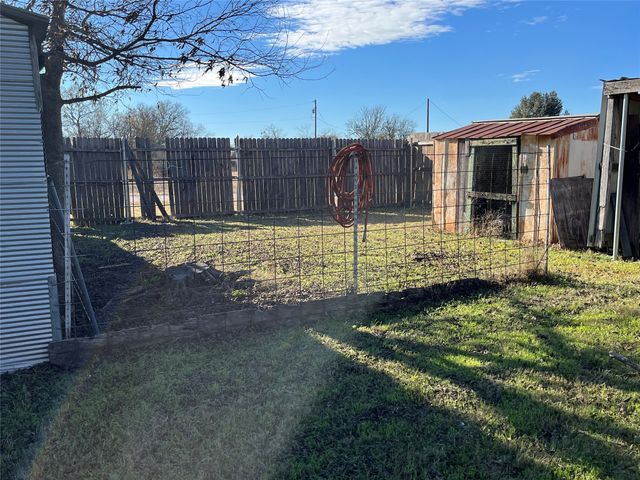 210 Colorado W, Millsap, TX 76066