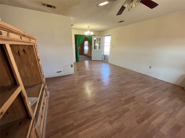 210 Colorado W, Millsap, TX 76066