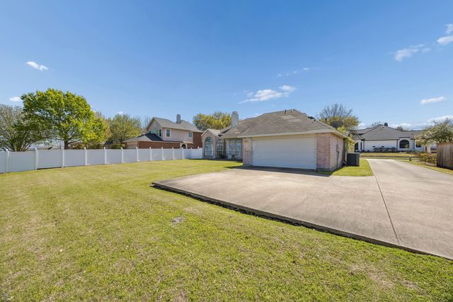 9001 Briarcrest Drive, Rowlett, TX 75089