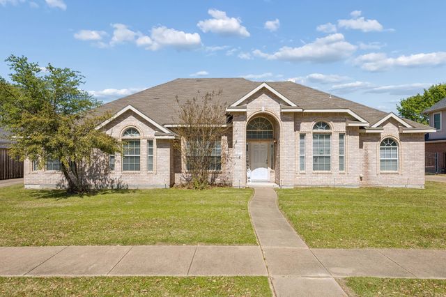 9001 Briarcrest Drive, Rowlett, TX 75089