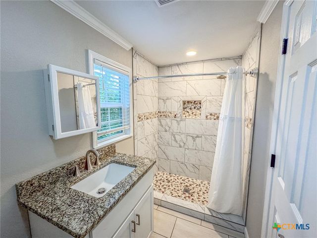 510 E 7th Street, Yorktown, TX 78164