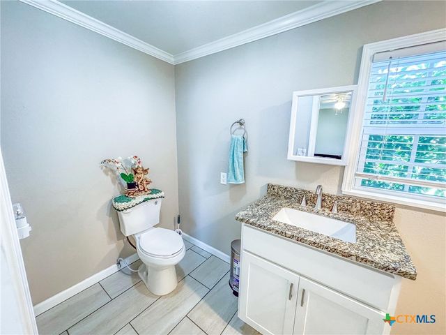 510 E 7th Street, Yorktown, TX 78164