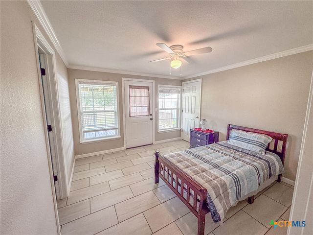 510 E 7th Street, Yorktown, TX 78164