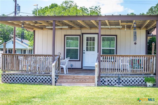 510 E 7th Street, Yorktown, TX 78164