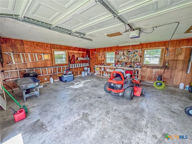 510 E 7th Street, Yorktown, TX 78164