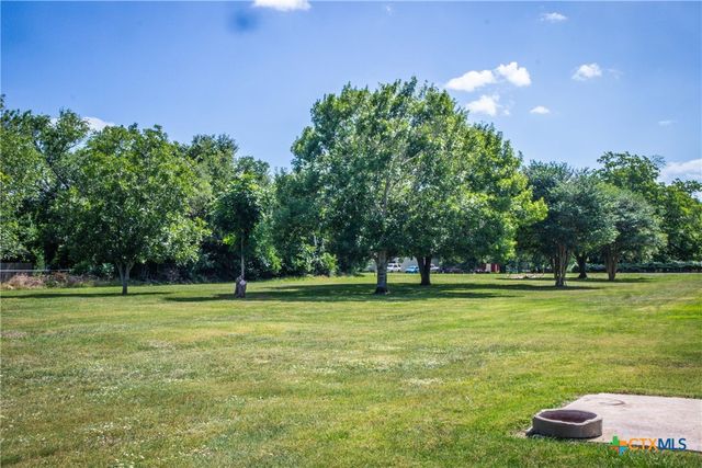 510 E 7th Street, Yorktown, TX 78164