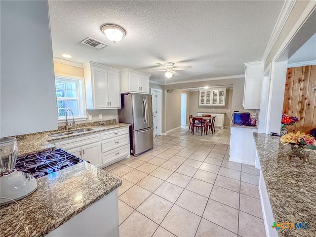 510 E 7th Street, Yorktown, TX 78164