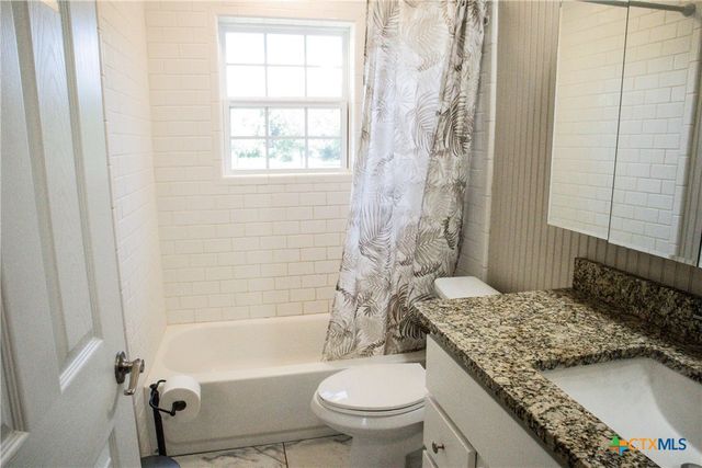 510 E 7th Street, Yorktown, TX 78164